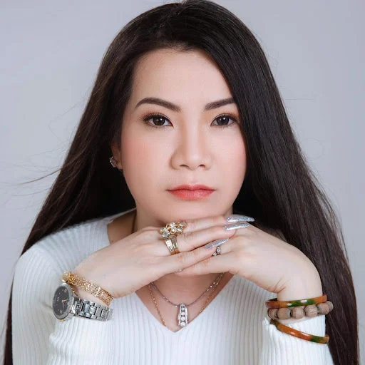 JULIE HUYNH JULIE HUYNH